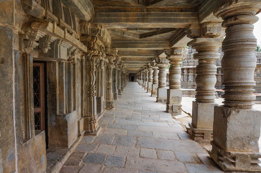 Somnathpur columns